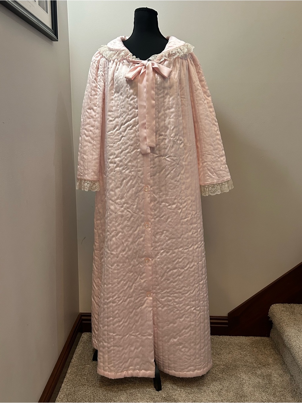 Vintage Leisure Life Pink Quilted Satin Lace Housecoat Robe Made in USA Size XL?